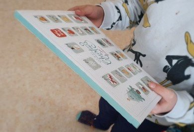 Przekazanie upominków świątecznych dla dzieci z domów dziecka