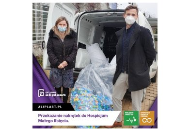 Przekazanie nakrętek do Hospicjum
