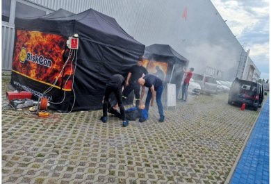 Ewakuacja z zadymionego namiotu