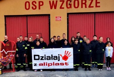 Serce przed budynkiem OSP Wzgórze