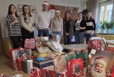 Przekazane paczki z prezentami w siedzibie SOS Wioski Dziecięce w Kraśniku